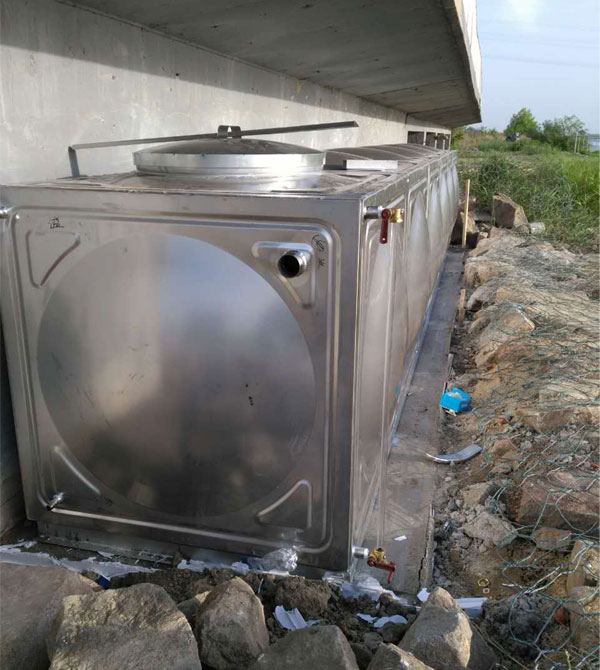 公司完成盤錦市遼河入海口監(jiān)測(cè)站不銹鋼水箱1臺(tái)